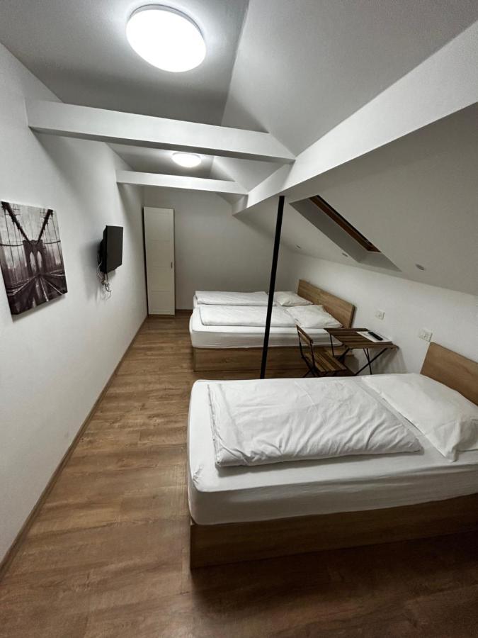 Sobe Zimmer Frei Pozega Exteriör bild