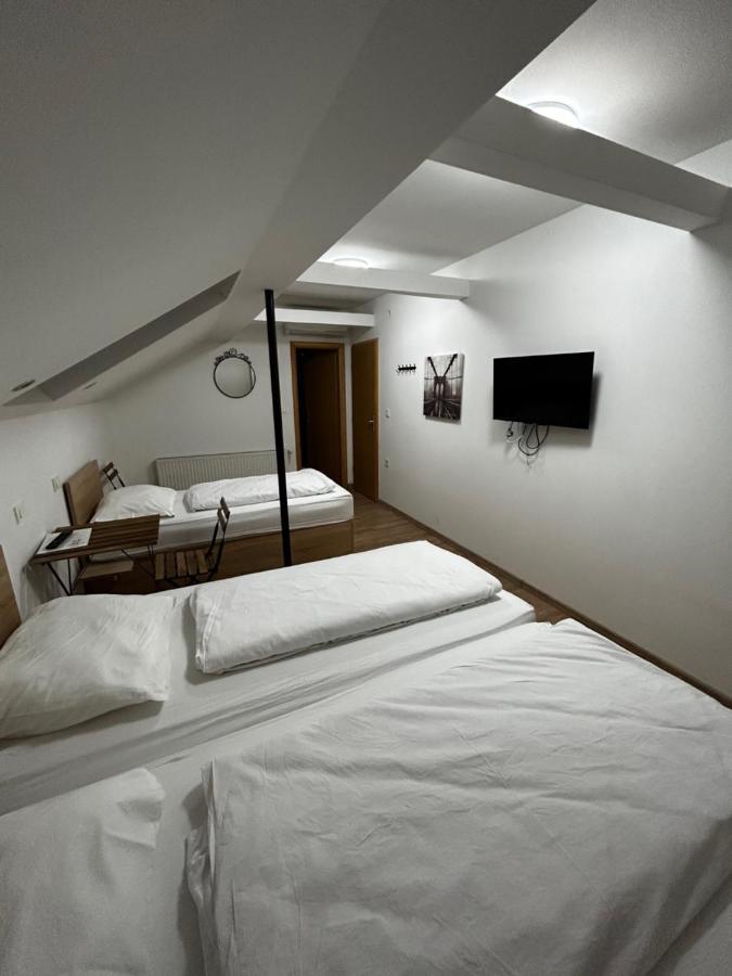 Sobe Zimmer Frei Pozega Exteriör bild