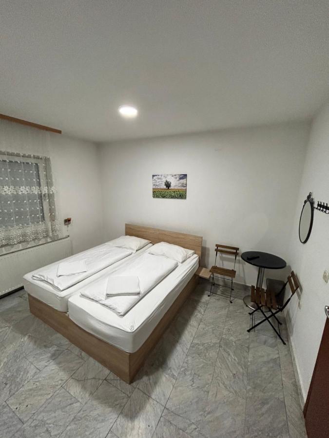 Sobe Zimmer Frei Pozega Exteriör bild