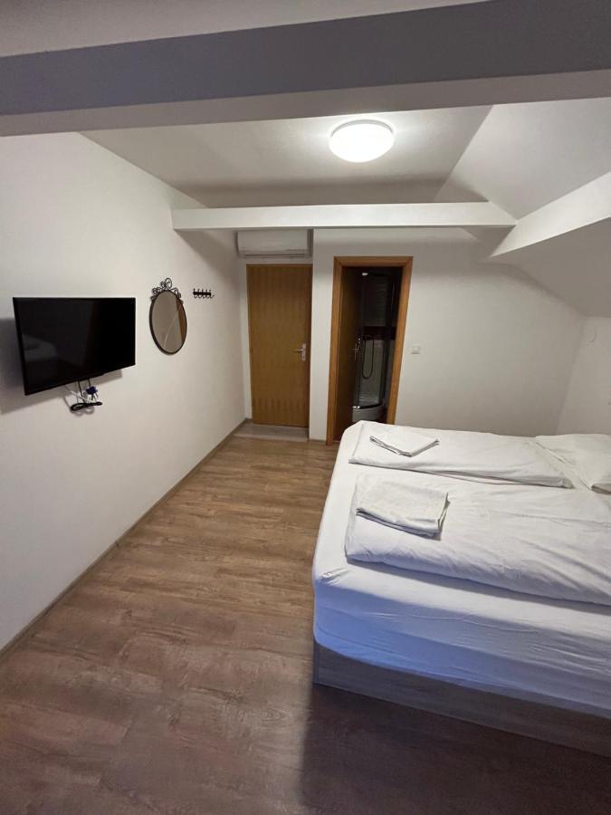 Sobe Zimmer Frei Pozega Exteriör bild