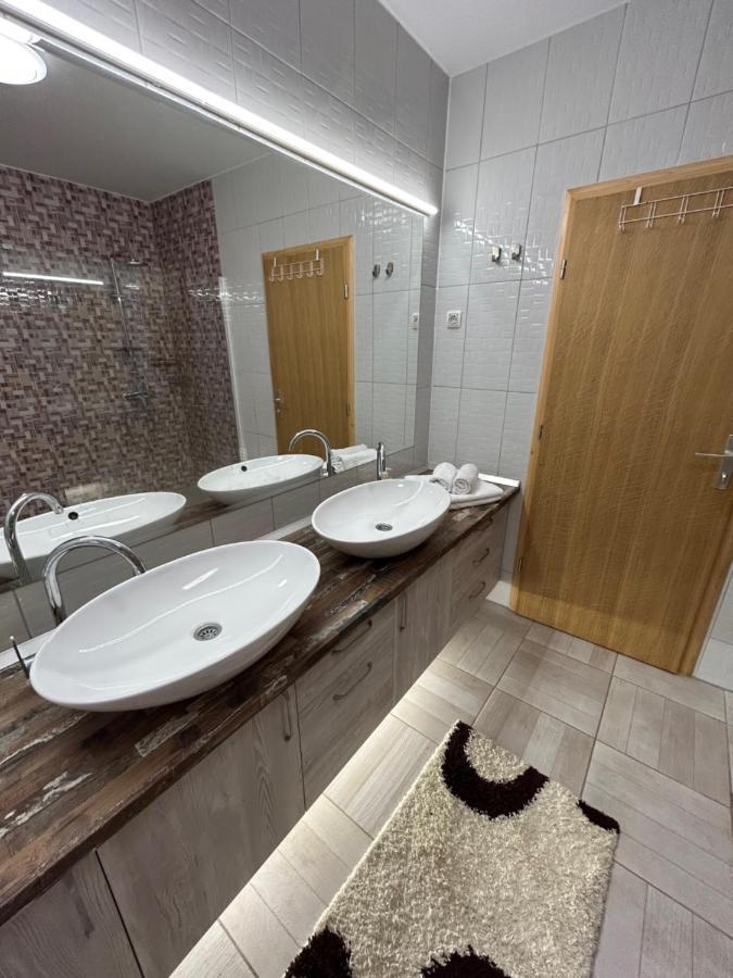 Sobe Zimmer Frei Pozega Exteriör bild