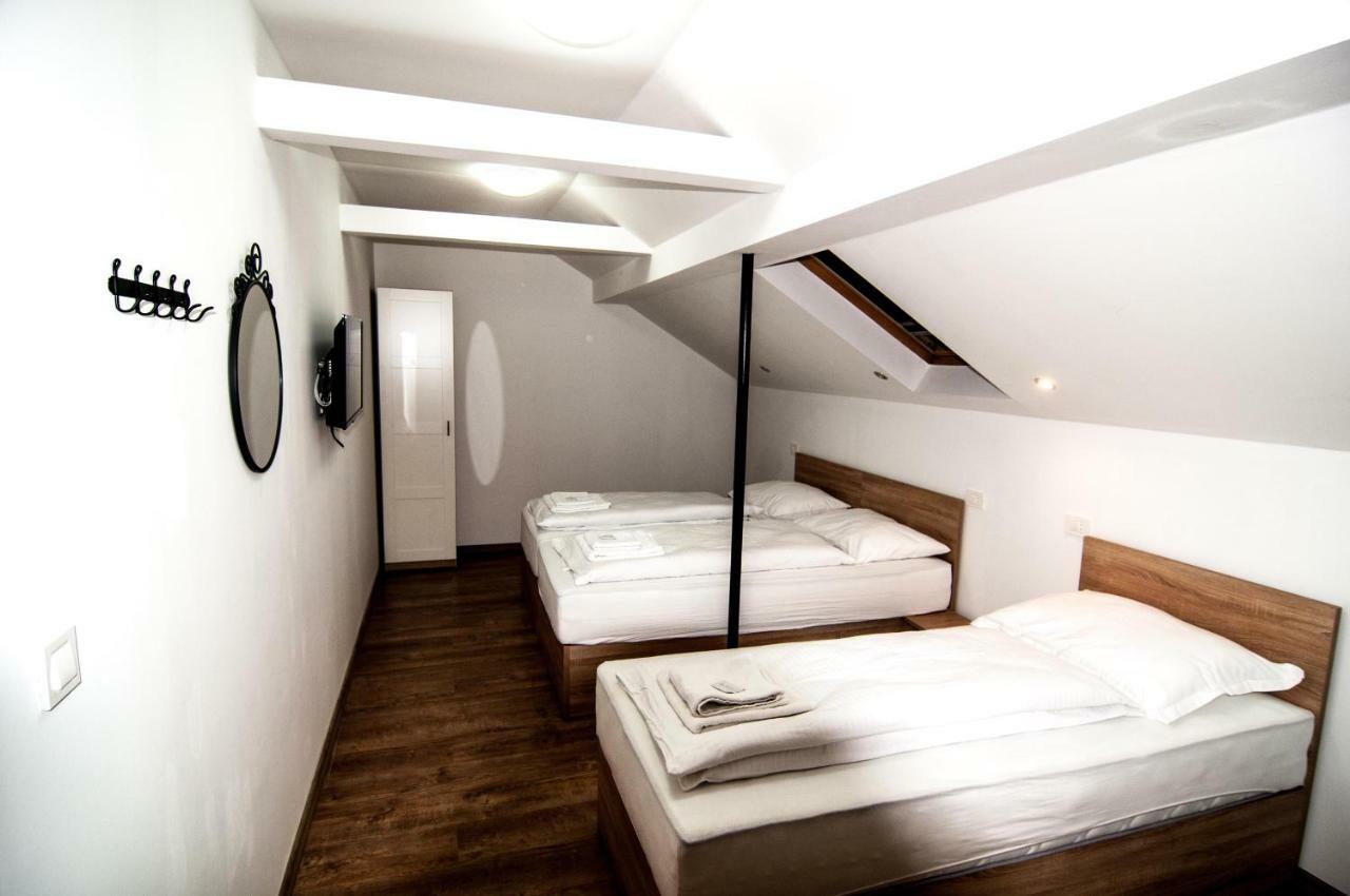 Sobe Zimmer Frei Pozega Exteriör bild