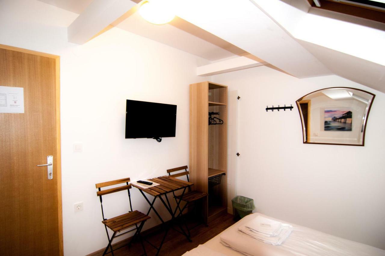 Sobe Zimmer Frei Pozega Exteriör bild