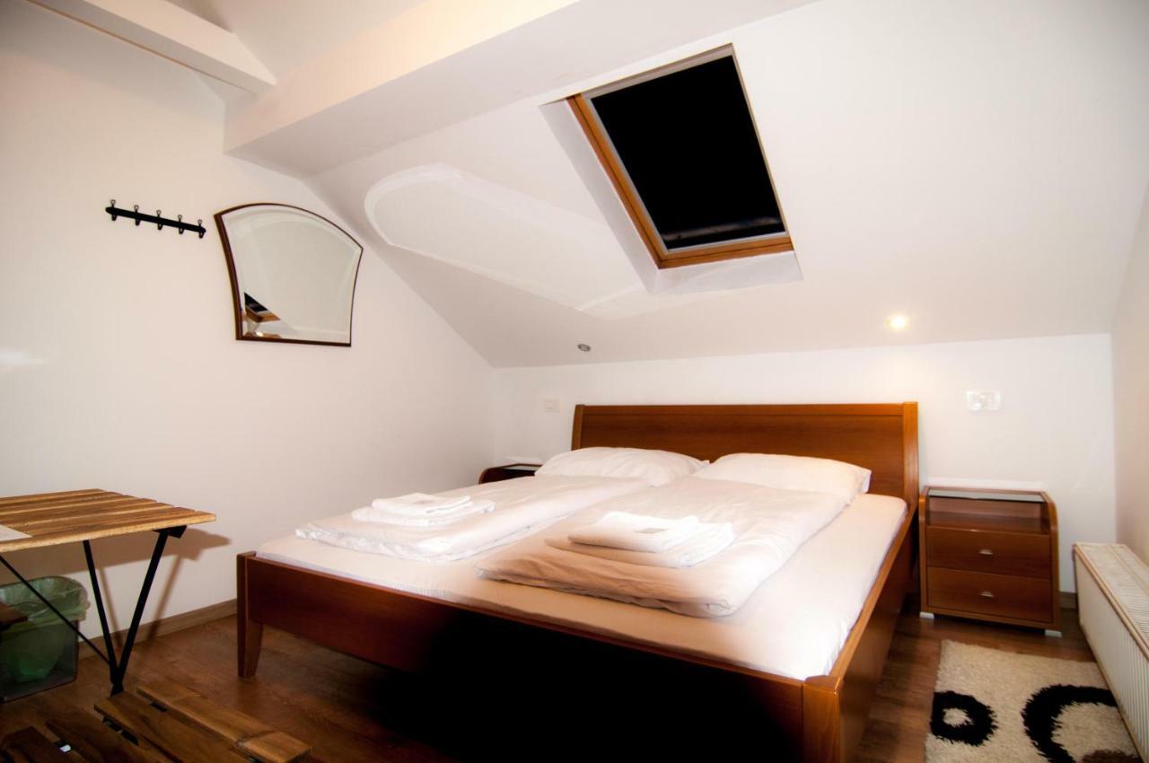 Sobe Zimmer Frei Pozega Exteriör bild